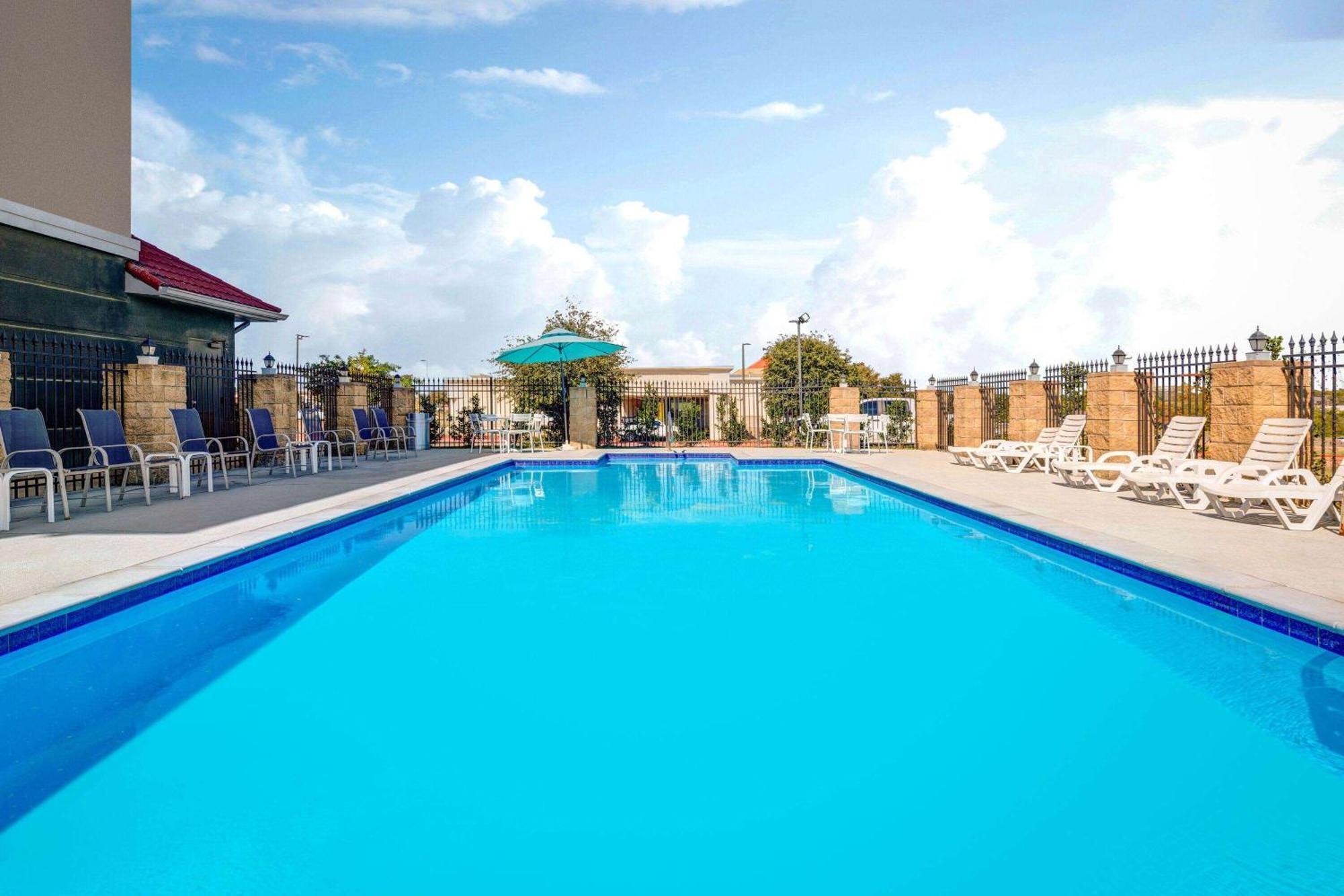 La Quinta By Wyndham Alvarado Exteriér fotografie